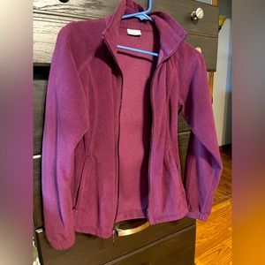 Columbia sweatshirt. Size M